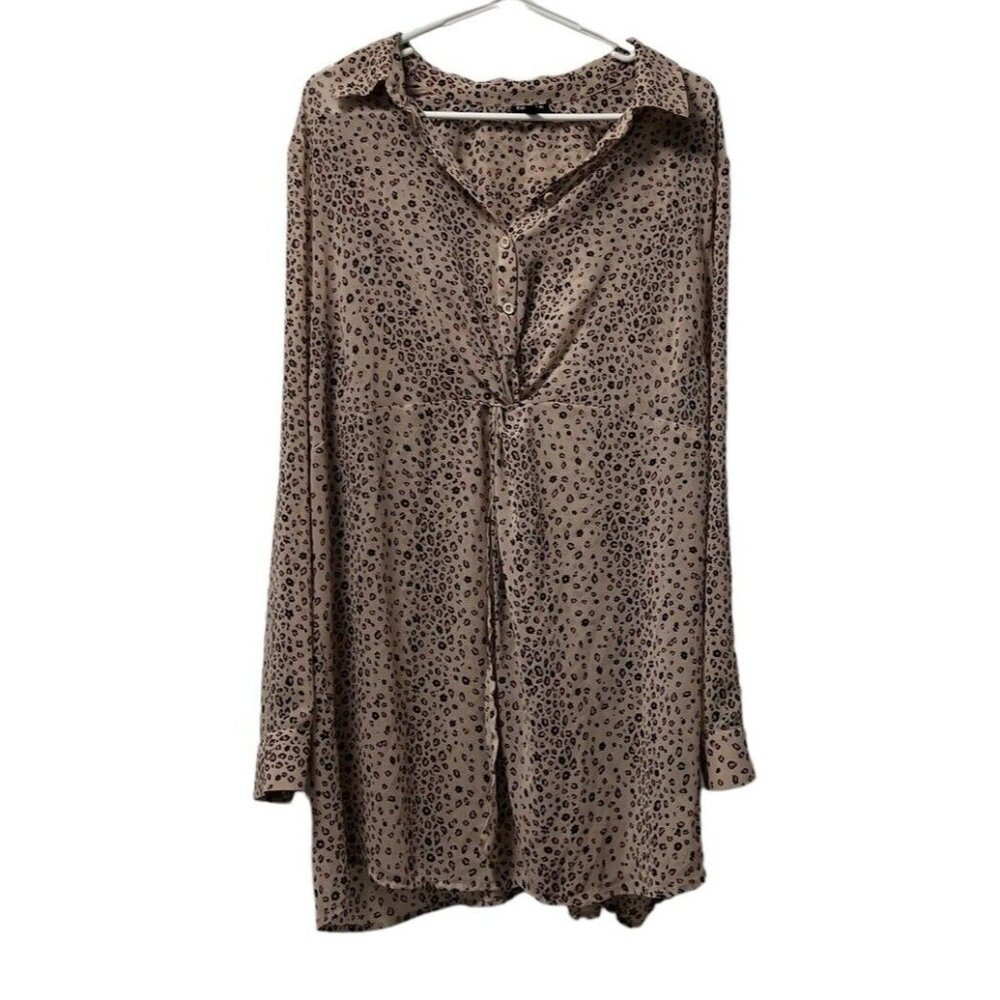 Torrid Size 2 Button Top Tunic Blouse Sheer Cheetah Runched Lightweight Modern